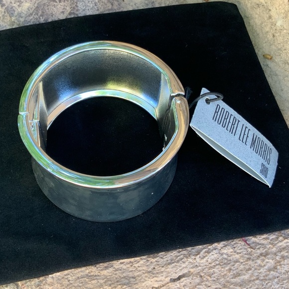 Robert Lee MORRIS large Bangle - Picture 11 of 11